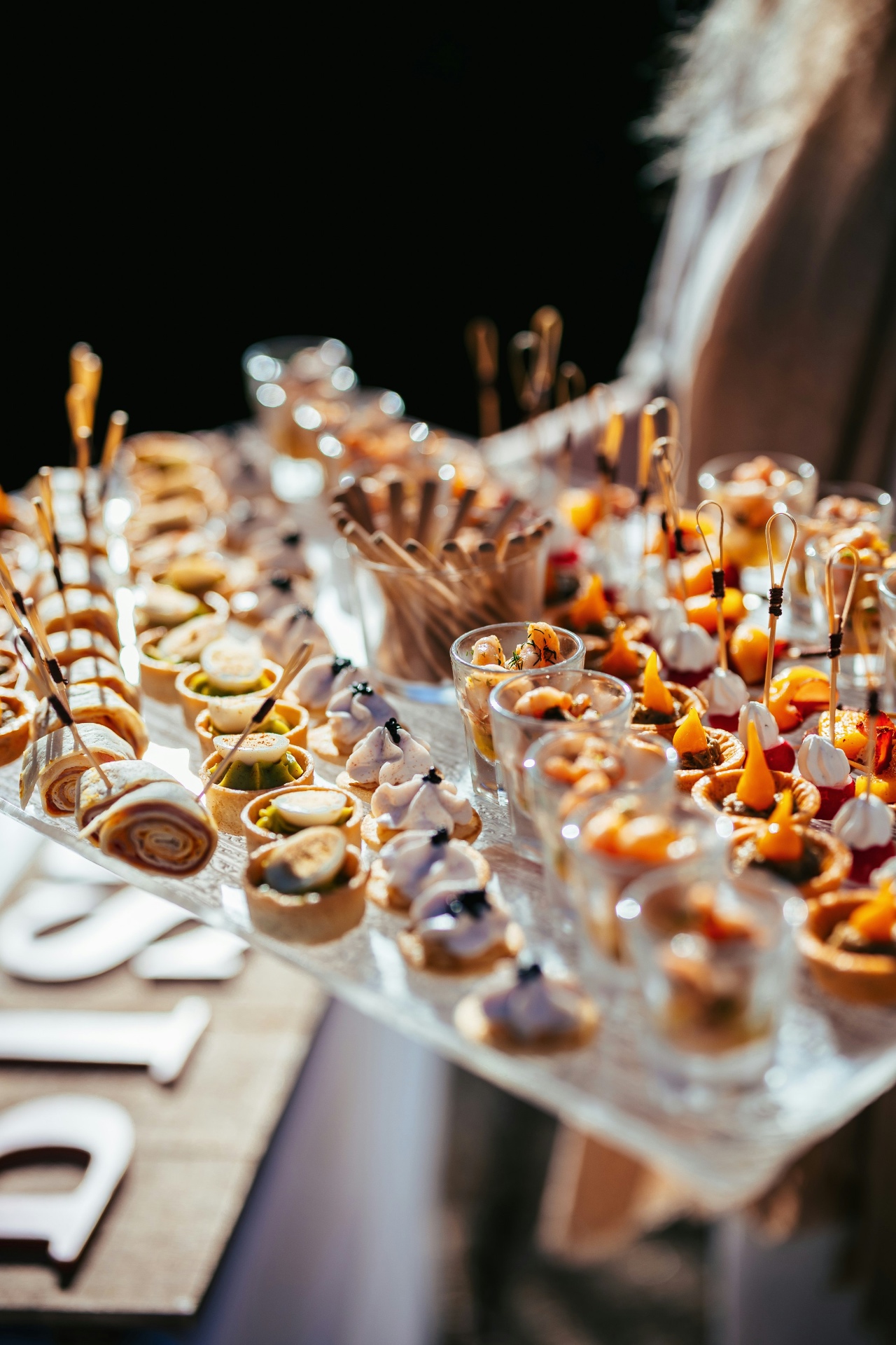 Feine Canapés und Fingerfood in Gläsern